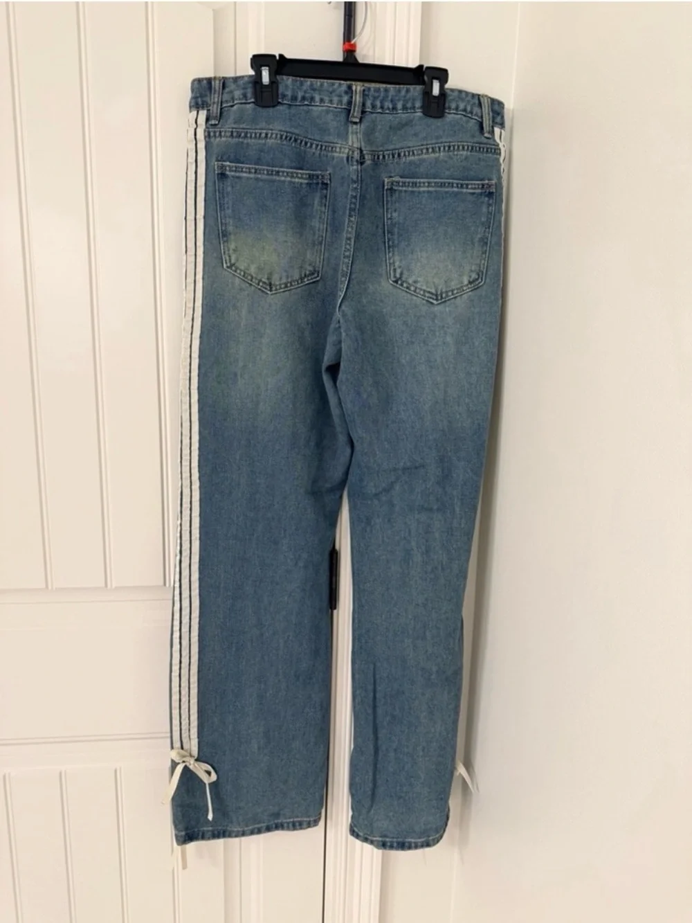 Mid-Rise Wide-Leg Jeans with White Side Stripes - Picture 3 of 4